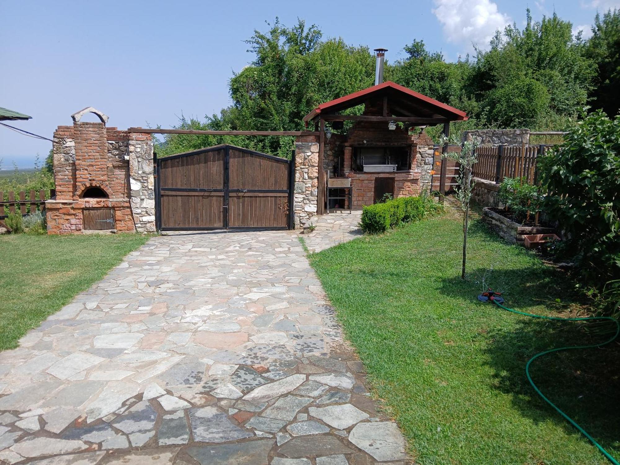 Artemis' Stone House * Petra (Pieria)